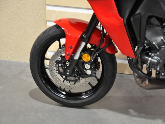 YAMAHA TRACER 9 4