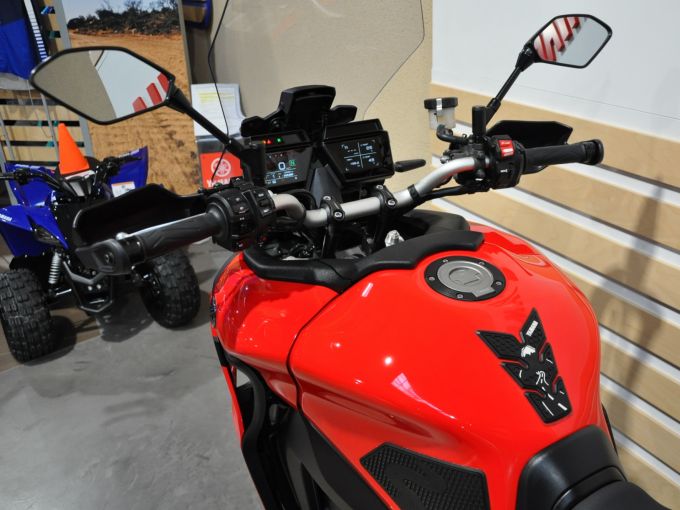 YAMAHA TRACER 9 4