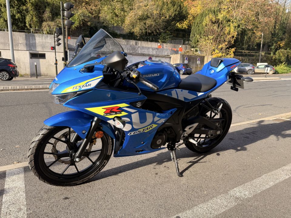 SUZUKI GSX-R 125 4