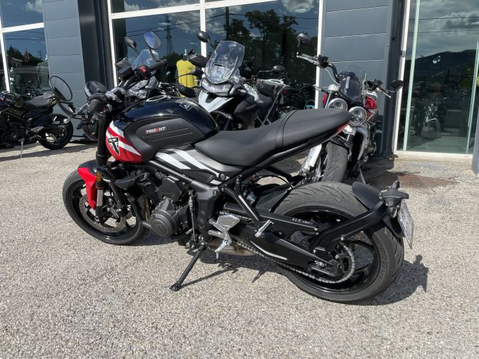 TRIUMPH TRIDENT 660 4