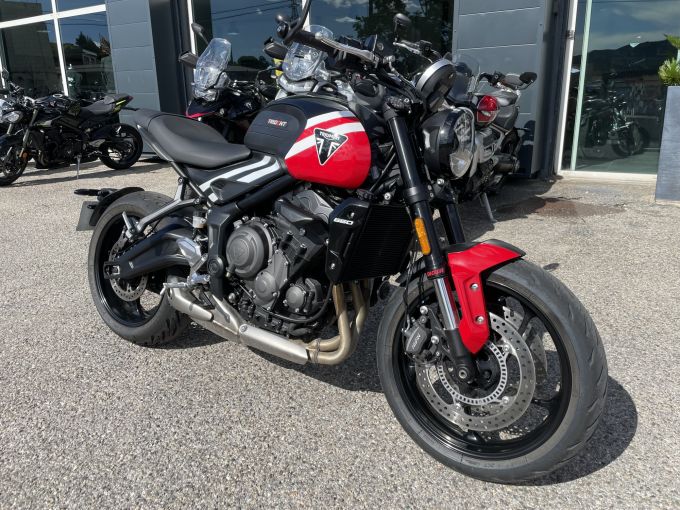 TRIUMPH TRIDENT 660 4
