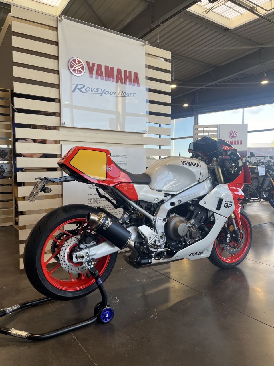 YAMAHA XSR 900 GP 4