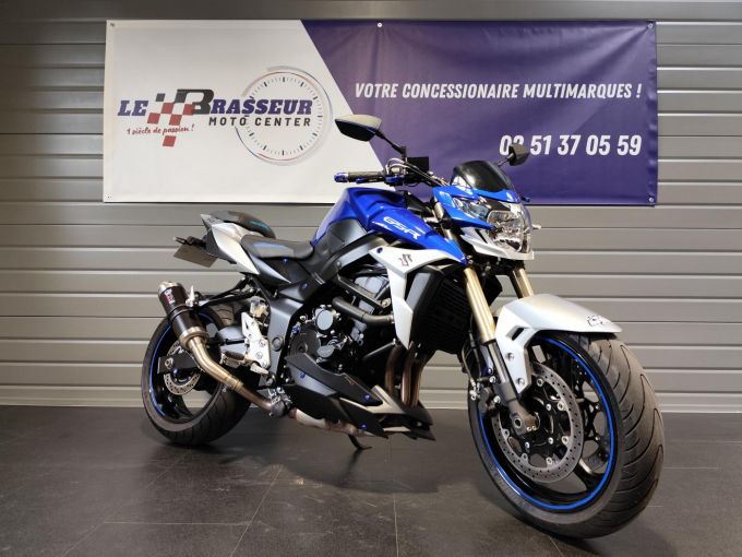 SUZUKI GSR 750 4