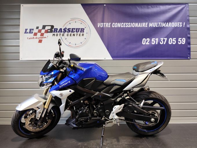 SUZUKI GSR 750 4