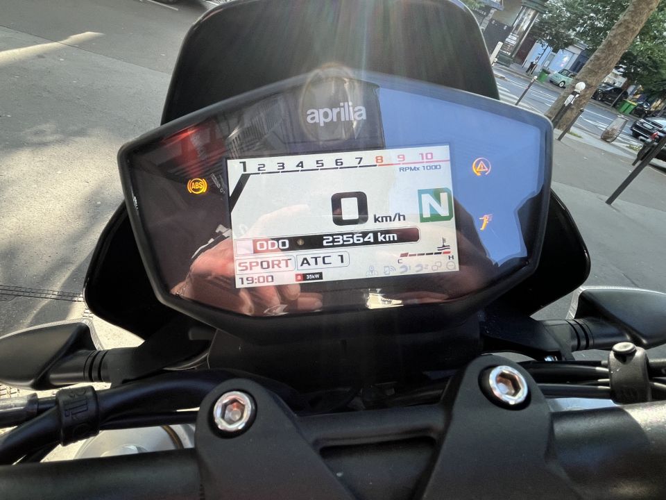 APRILIA DORSODURO 900 ABS 4