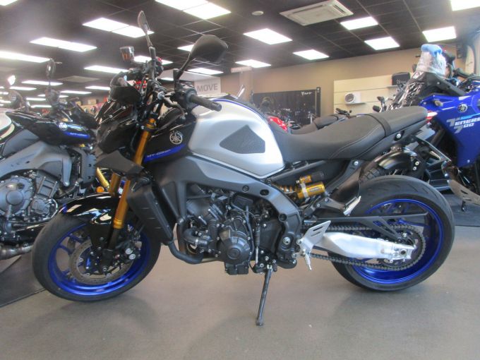 YAMAHA MT-09 SP 4