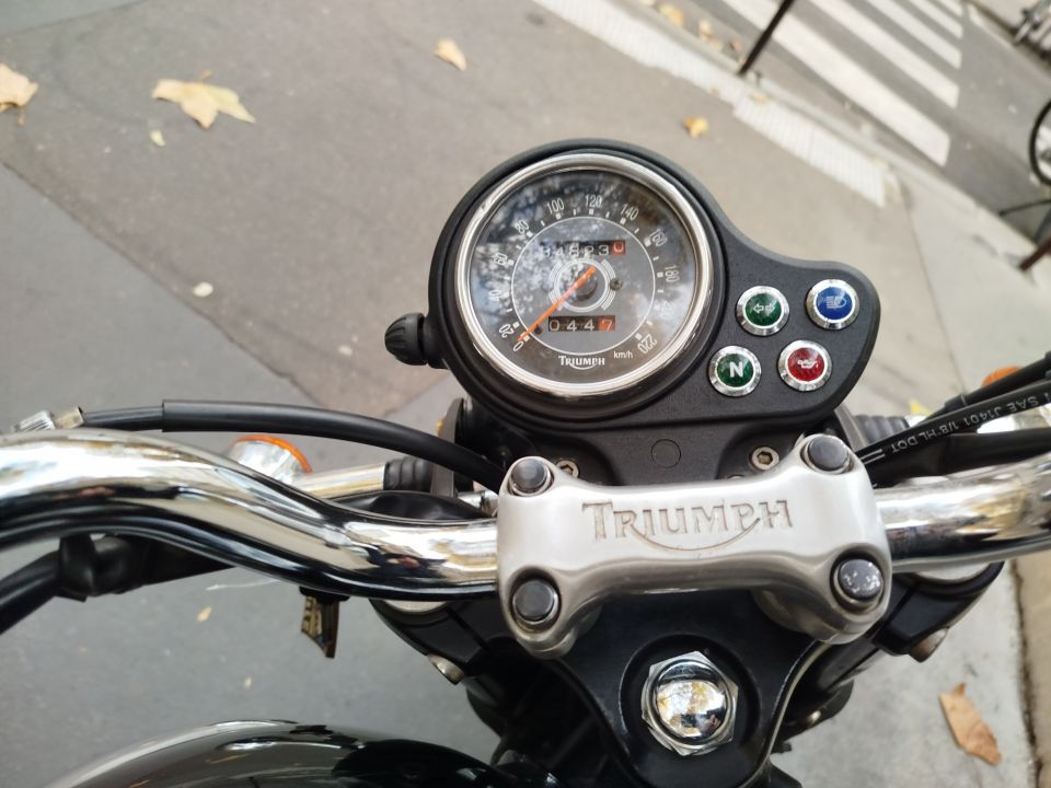 TRIUMPH BONNEVILLE 865 T100 4