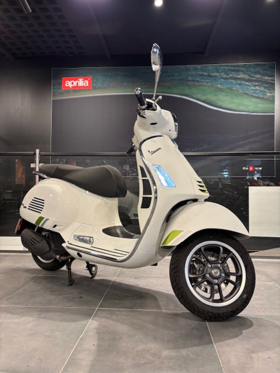 VESPA GTS 125IE SUPER 4