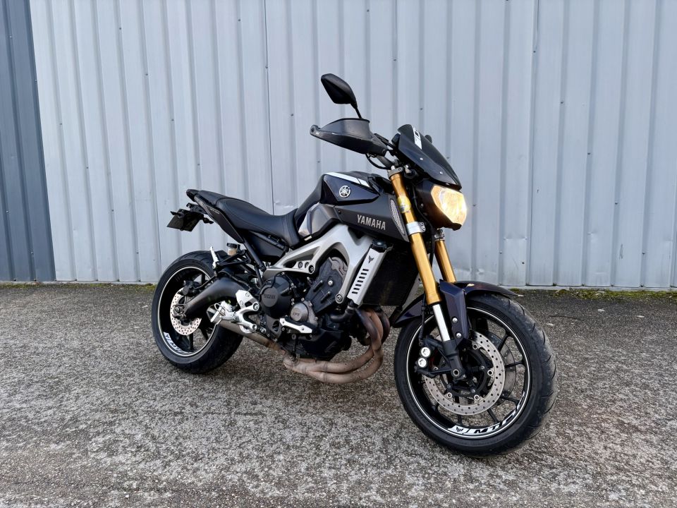 YAMAHA MT-09 4