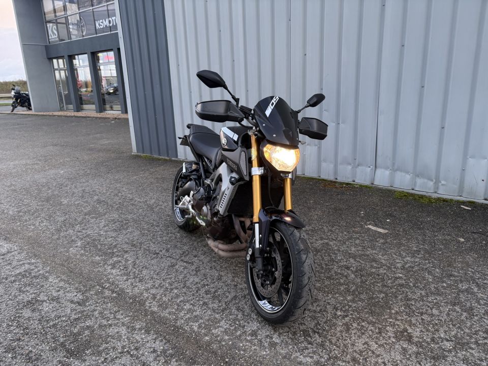 YAMAHA MT-09 4