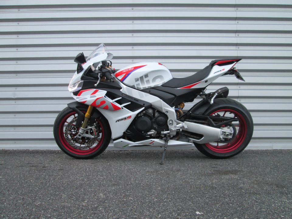 APRILIA RSV4 1100 FACTORY 4