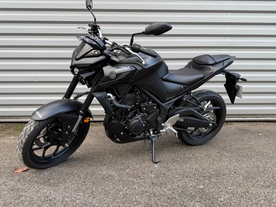 YAMAHA MT-03 4