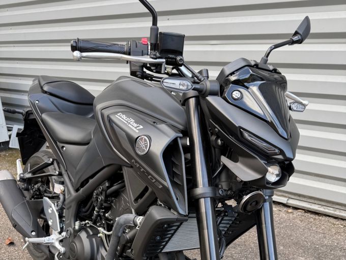 YAMAHA MT-03 4