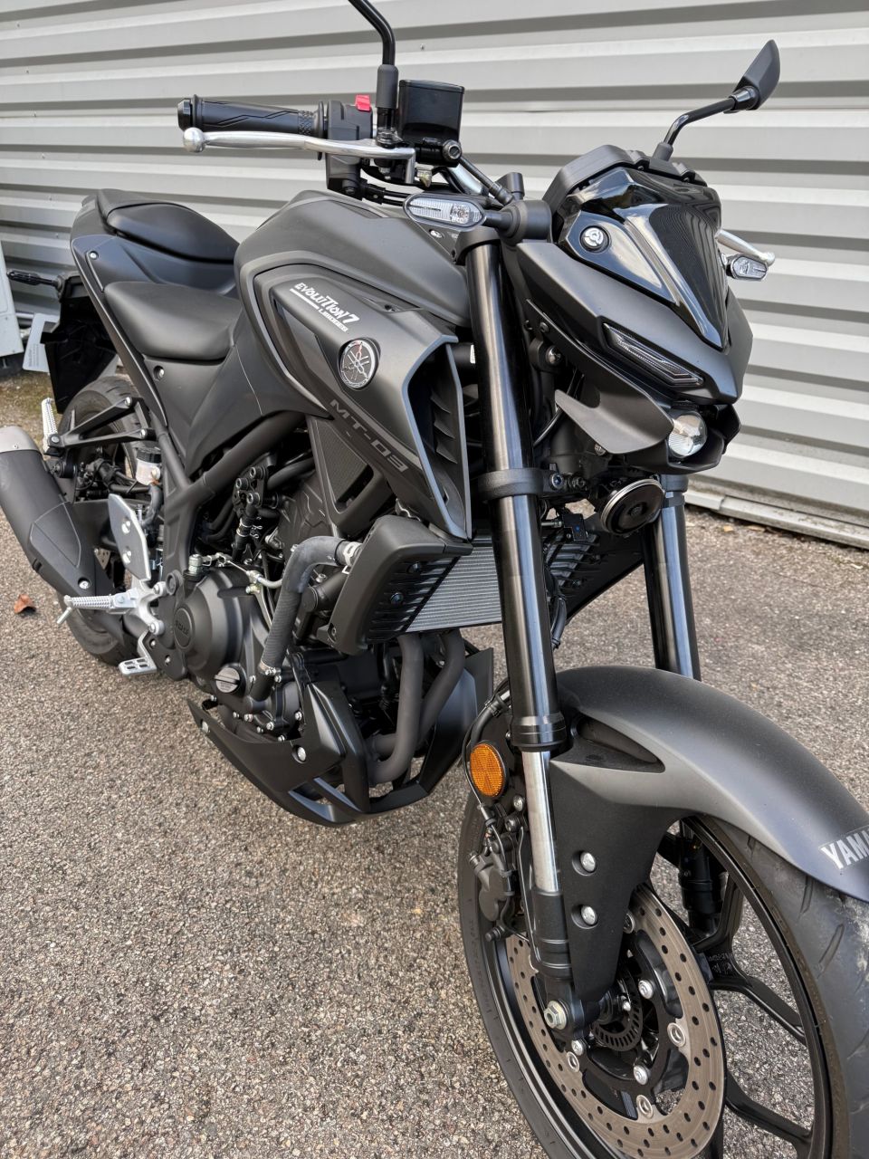 YAMAHA MT-03 4