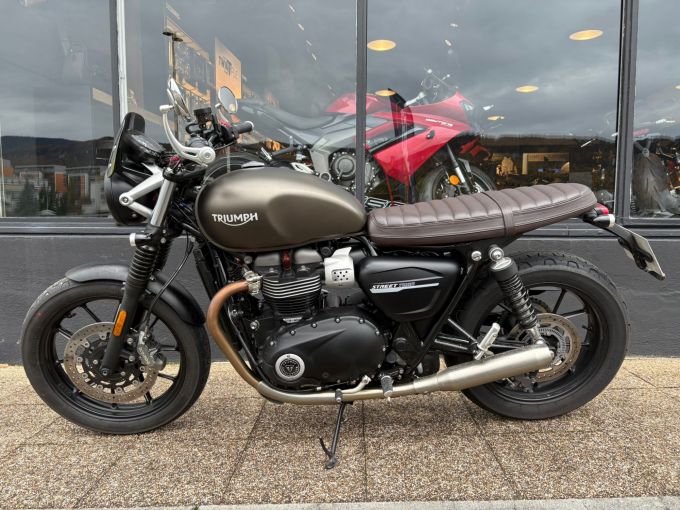 TRIUMPH STREET TWIN  900 4
