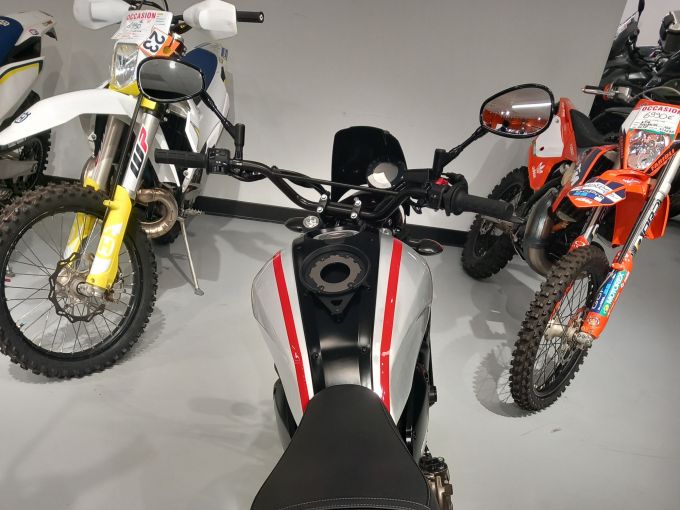 YAMAHA XSR 700 XTRIBUTE 4