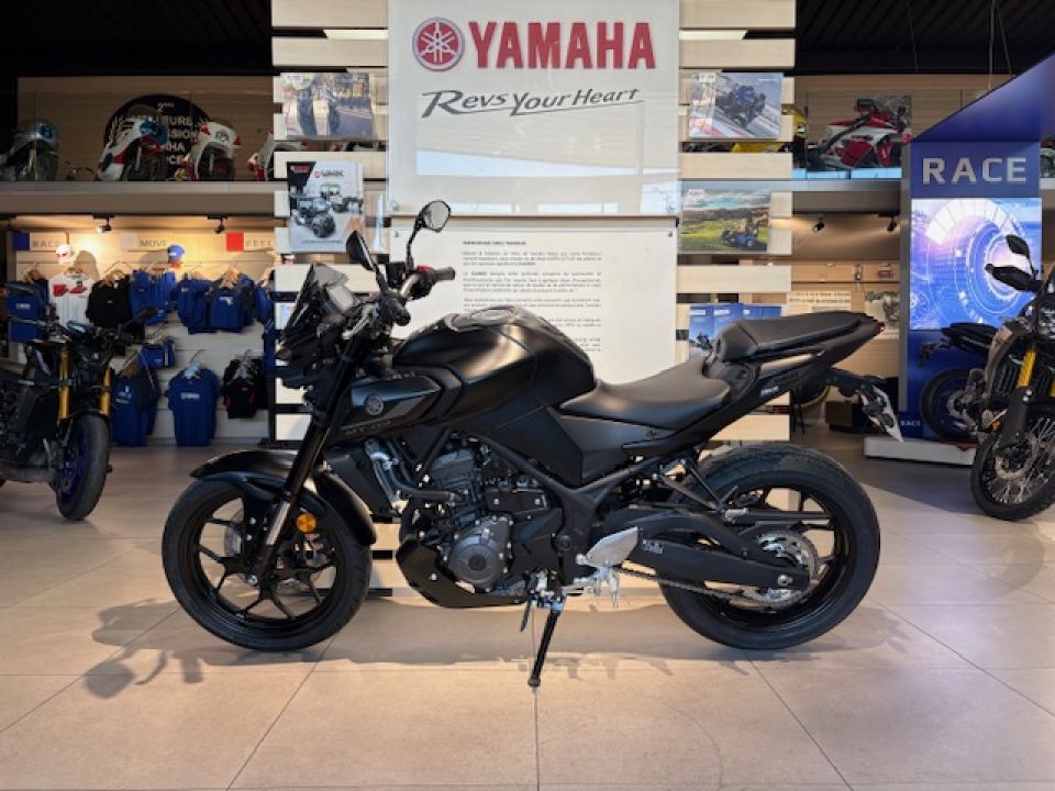YAMAHA MT-03 2025 MIDNIGHT BLACK DE DIRECTION 91€/MOIS* +DE 450€ D'EQUIPEMENT GTIE 5 ANS 4