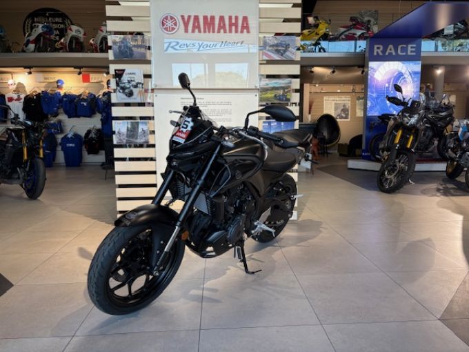 YAMAHA MT-03 2025 MIDNIGHT BLACK DE DIRECTION 91€/MOIS* GTIE 5 ANS 4