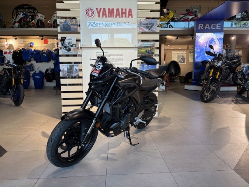 YAMAHA MT-03 2025 MIDNIGHT BLACK DE DIRECTION 91€/MOIS* +DE 450€ D'EQUIPEMENT GTIE 5 ANS 4