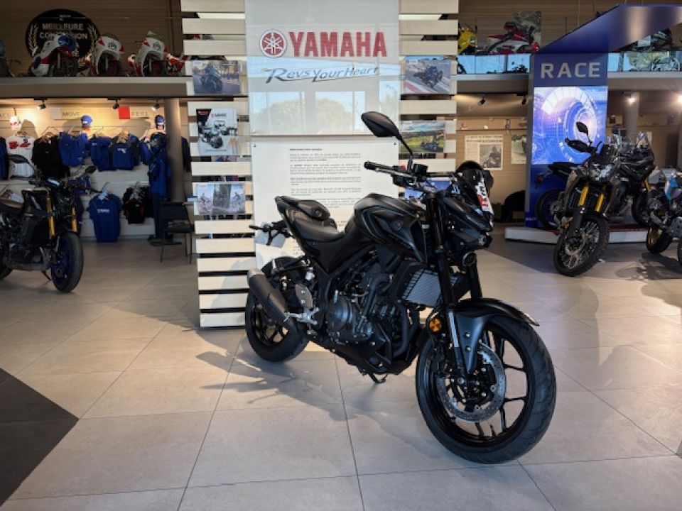 YAMAHA MT-03 2025 MIDNIGHT BLACK DE DIRECTION 91€/MOIS* +DE 450€ D'EQUIPEMENT GTIE 5 ANS 4