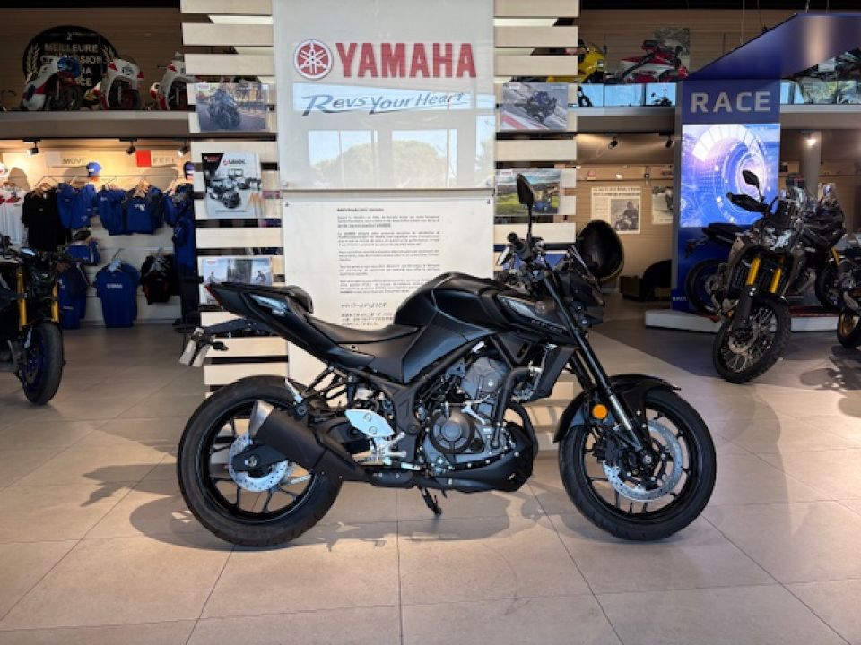 YAMAHA MT-03 2025 MIDNIGHT BLACK DE DIRECTION 91€/MOIS* +DE 450€ D'EQUIPEMENT GTIE 5 ANS 4