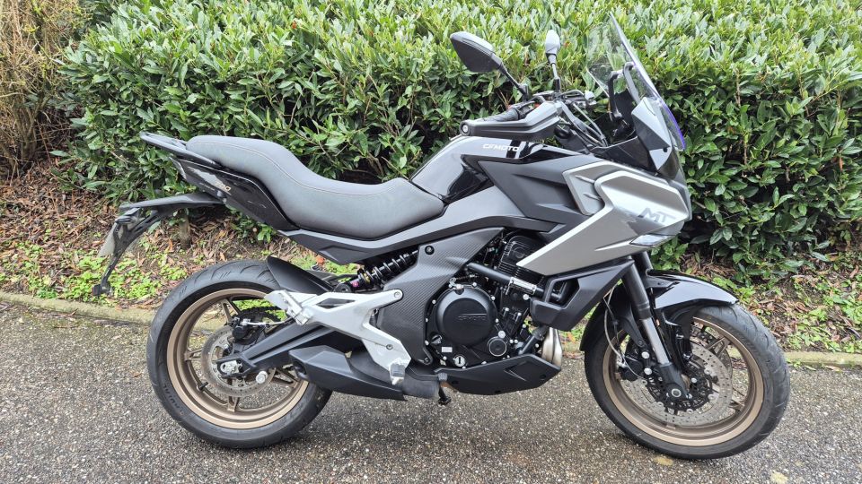 CF MOTO MT 700 4