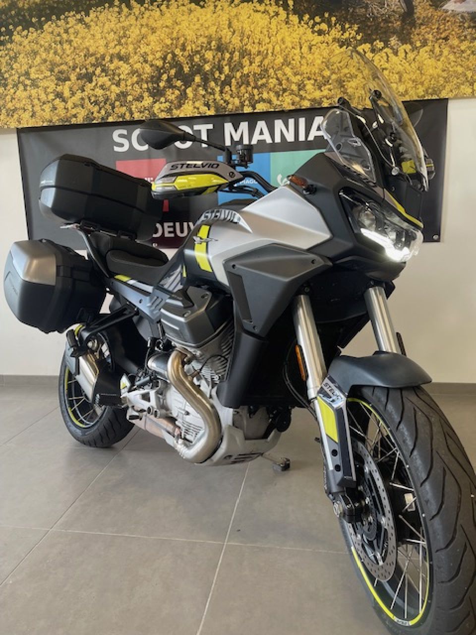 MOTO GUZZI STELVIO 4