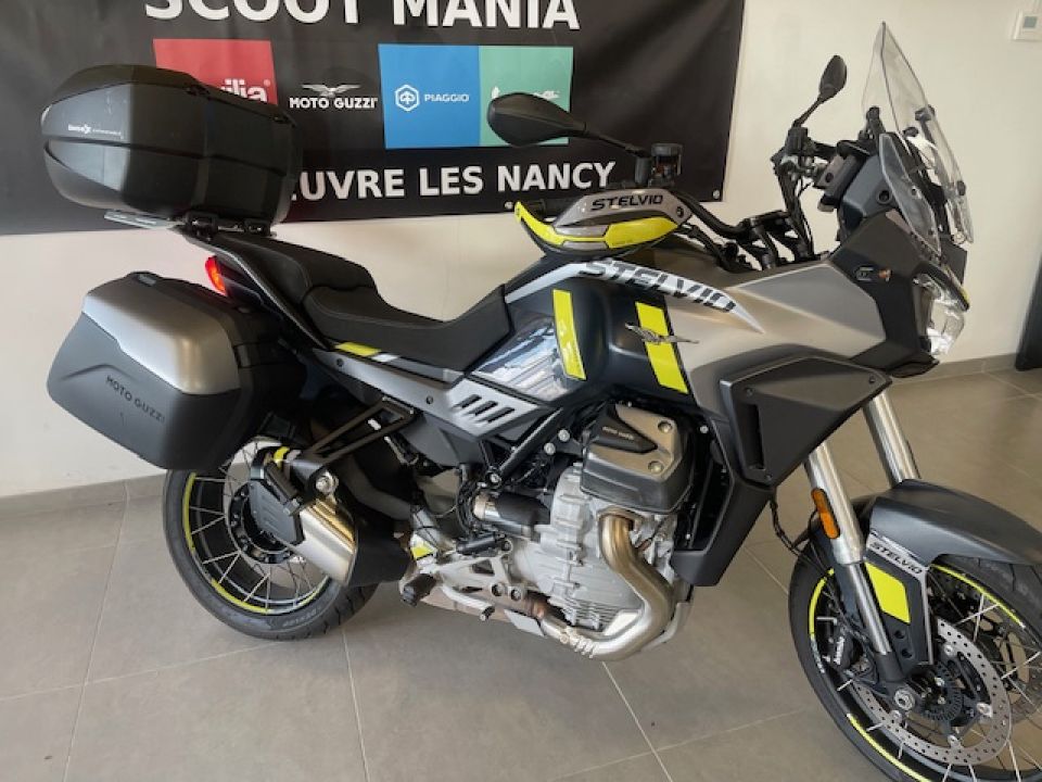 MOTO GUZZI STELVIO 4