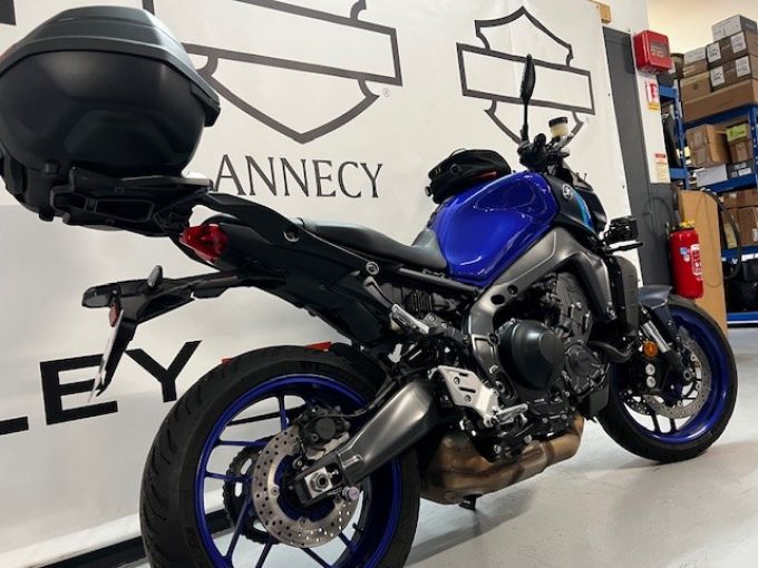 YAMAHA MT-09 4