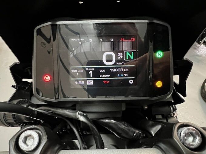 YAMAHA MT-09 4