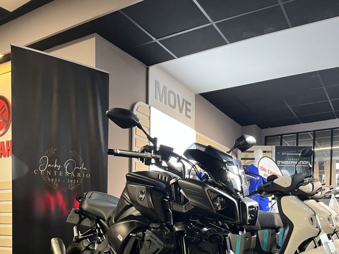YAMAHA MT-10 4