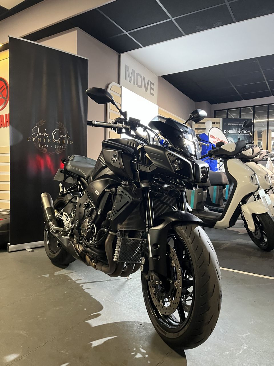 YAMAHA MT-10 4