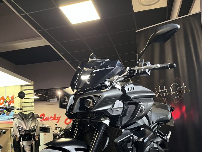 YAMAHA MT-10 4
