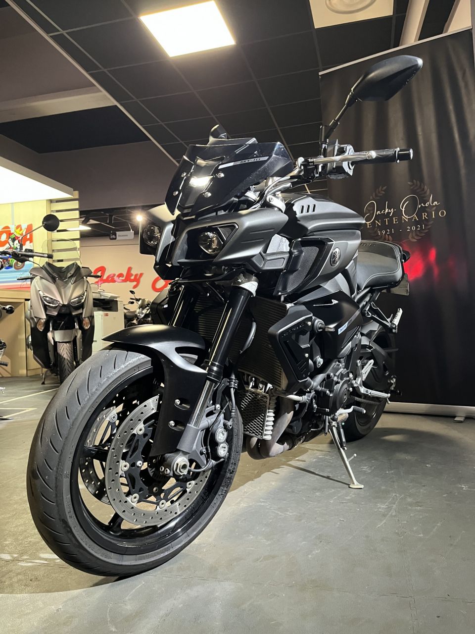 YAMAHA MT-10 4
