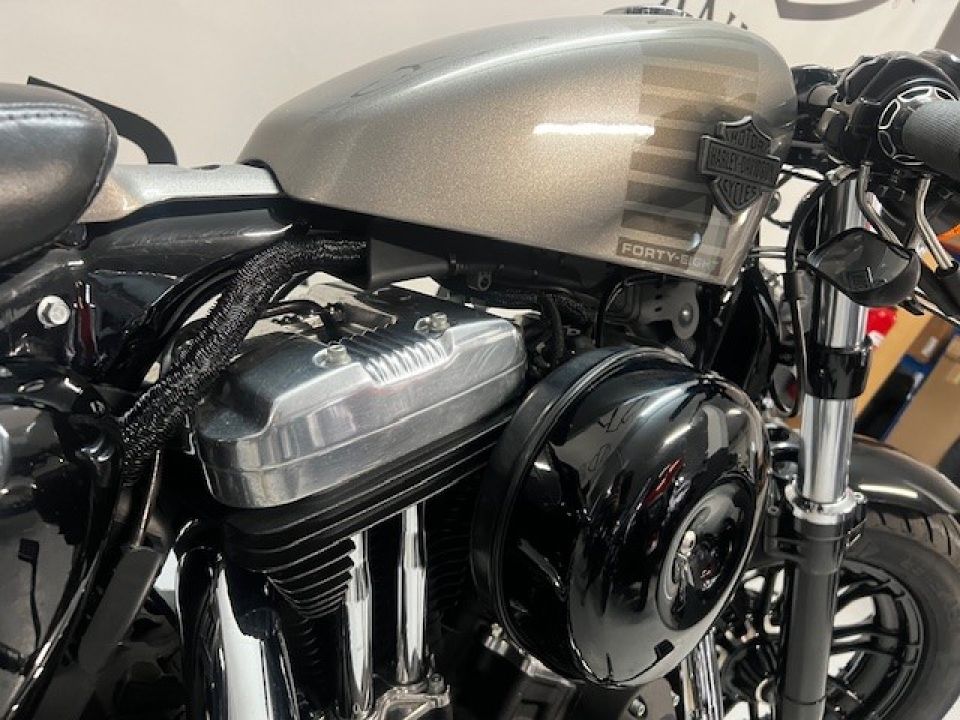 HARLEY-DAVIDSON SPORTSTER FORTY-EIGHT 1200 4