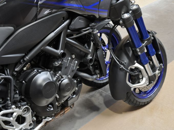 YAMAHA niken 850 4