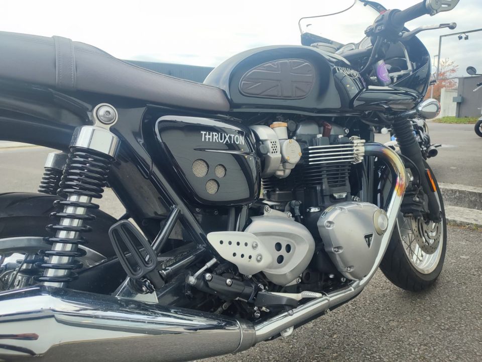 TRIUMPH THRUXTON 1200 4