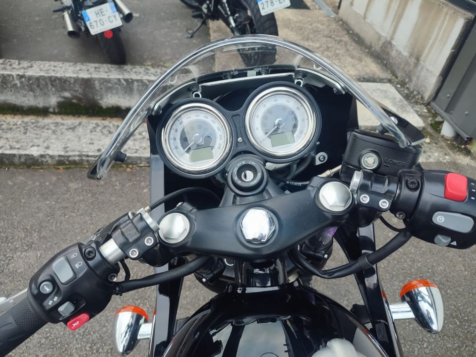 TRIUMPH THRUXTON 1200 4
