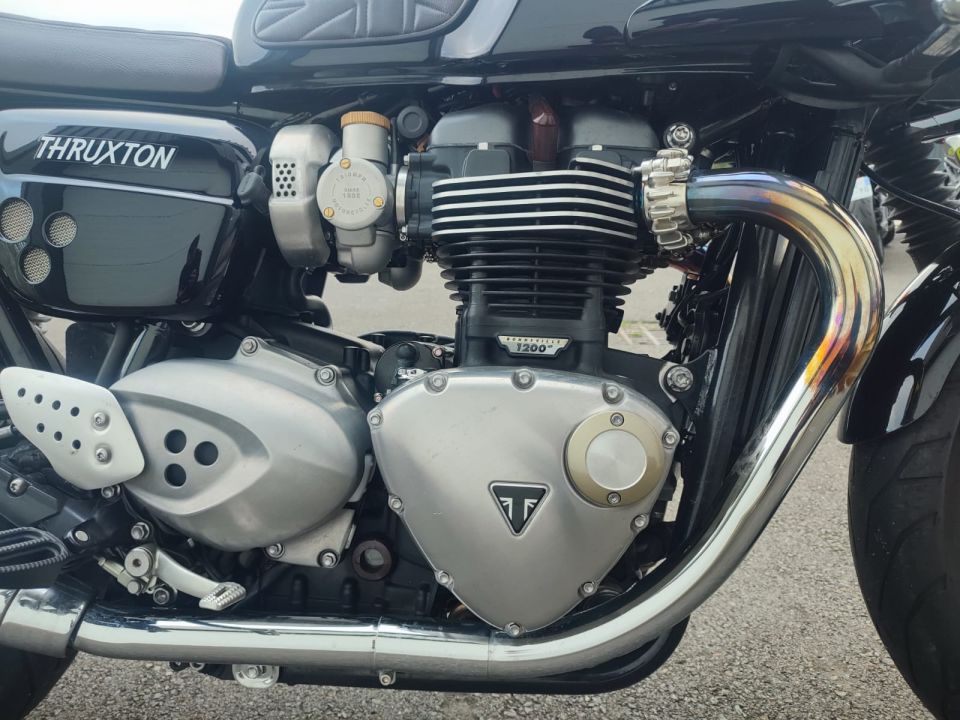 TRIUMPH THRUXTON 1200 4