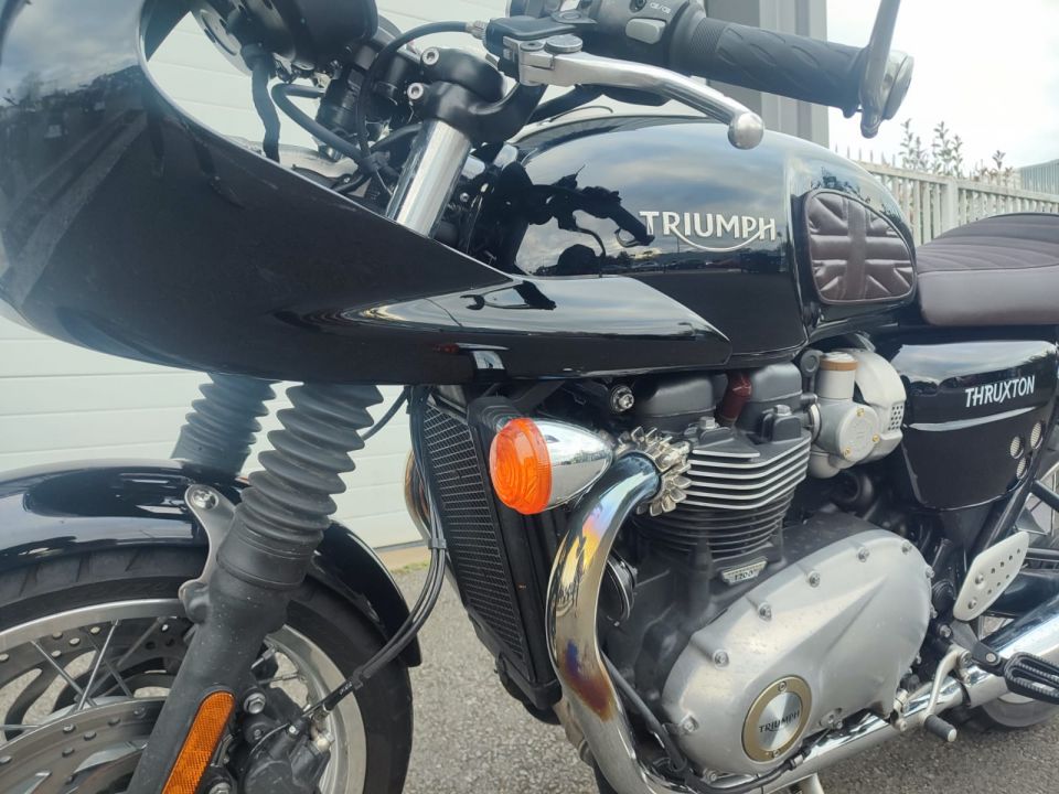 TRIUMPH THRUXTON 1200 4