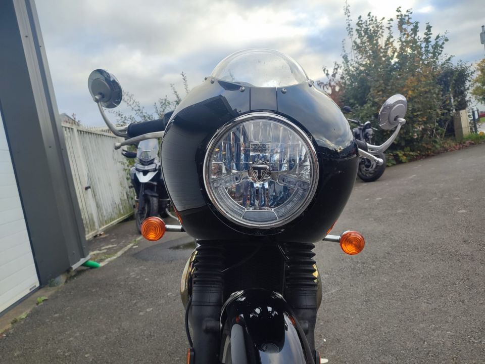 TRIUMPH THRUXTON 1200 4