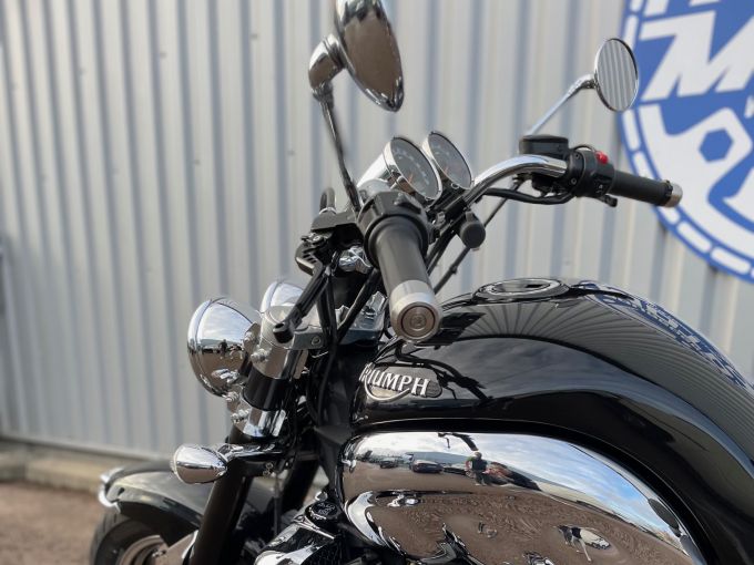 TRIUMPH Rocket III Classic 4