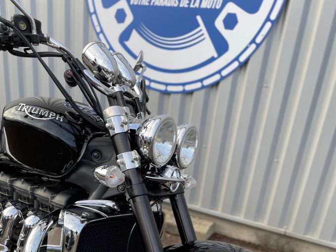 TRIUMPH Rocket III Classic 4