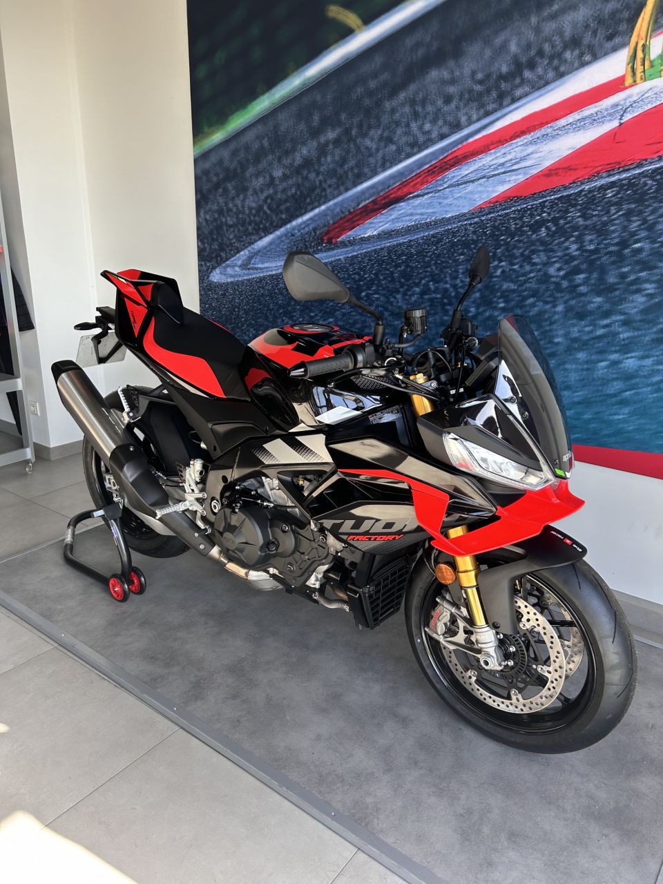 APRILIA TUONO 1100 V4 FACTORY 4
