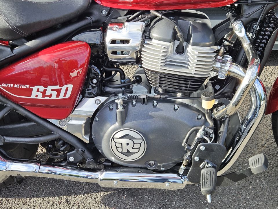 ROYAL ENFIELD SUPER METEOR 650 4