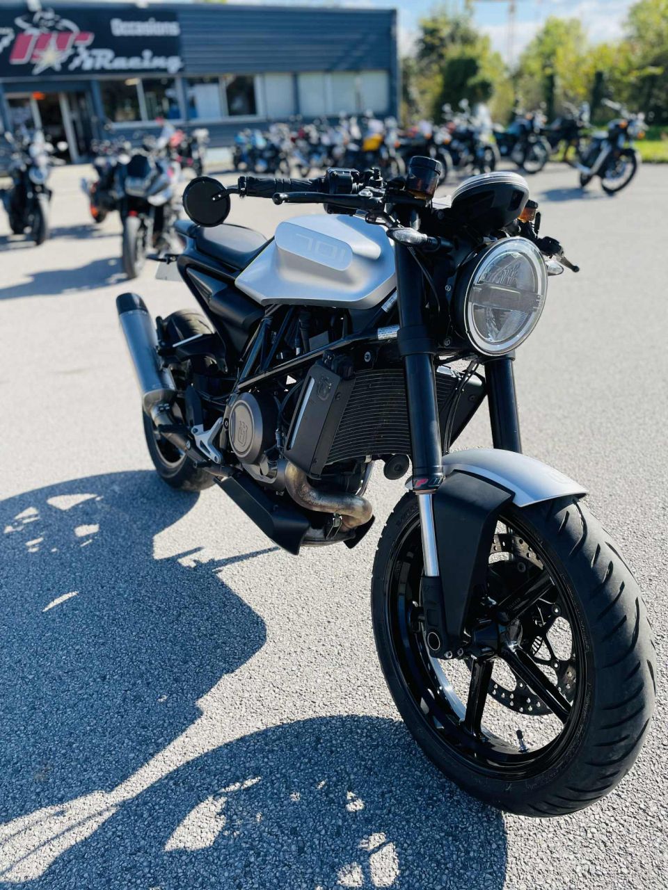 HUSQVARNA 701 VITPILEN 4