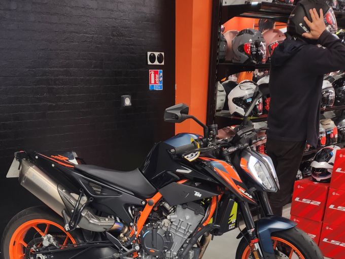 KTM 890 DUKE R 4