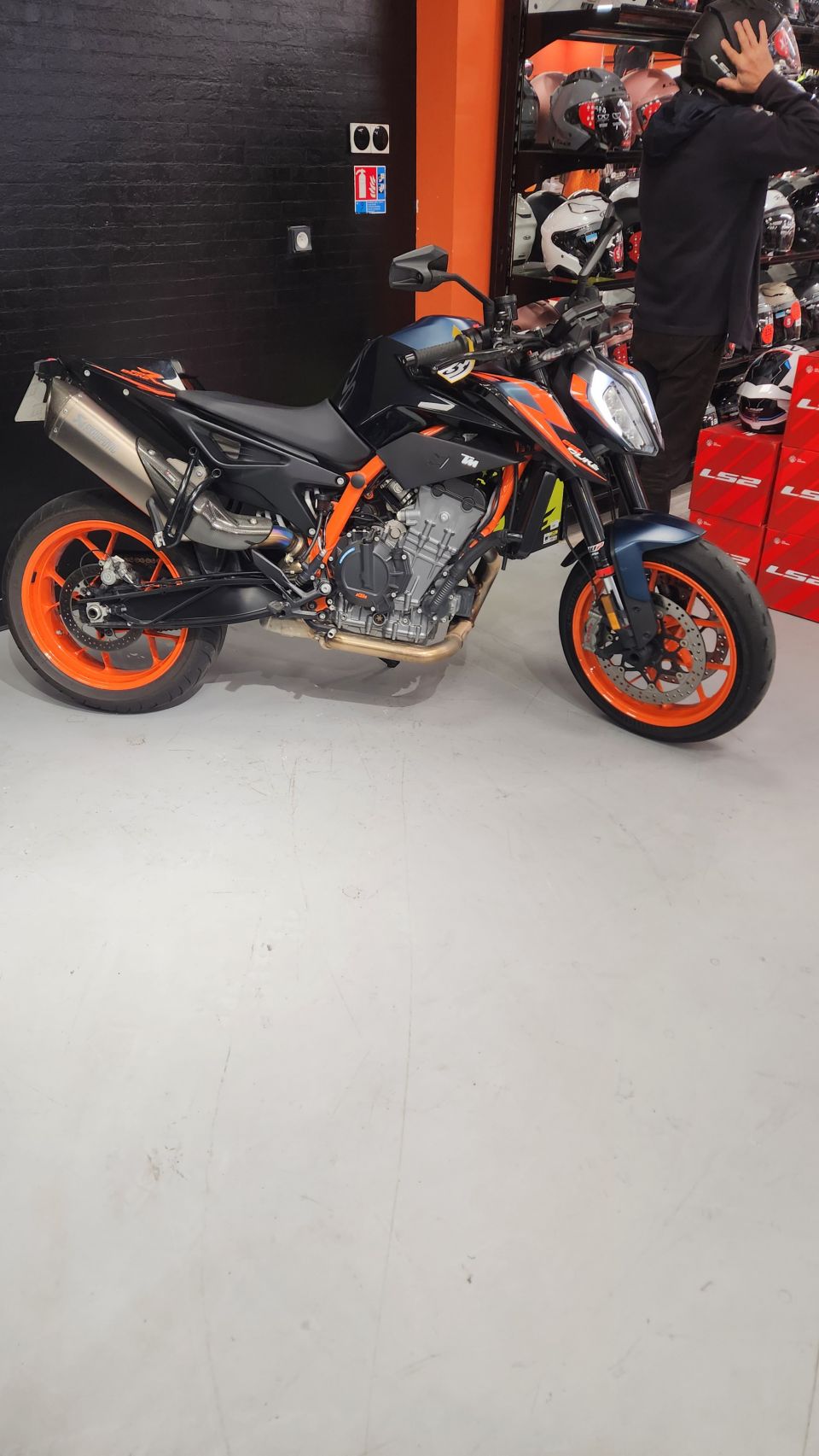 KTM 890 DUKE R 4