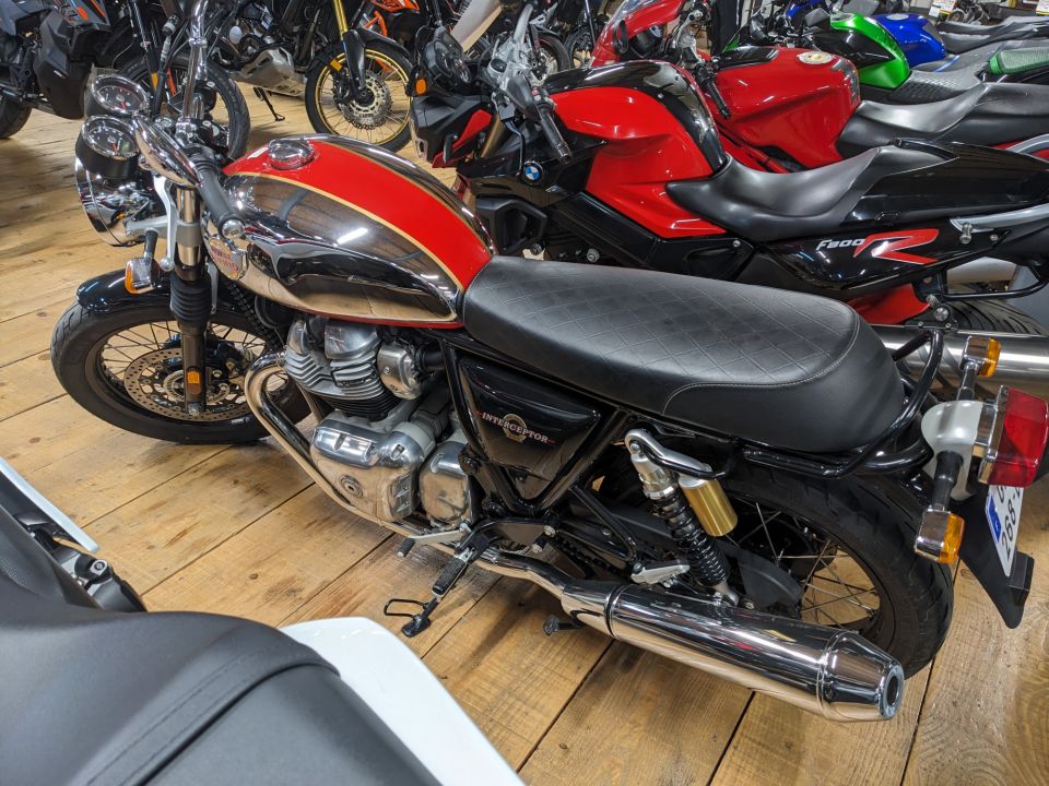 ROYAL ENFIELD INTERCEPTOR 4