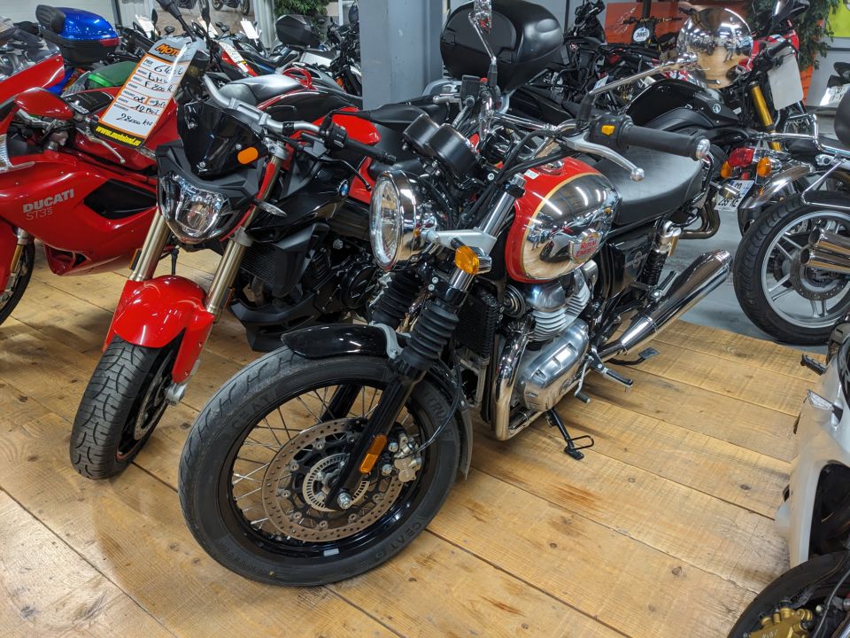 ROYAL ENFIELD INTERCEPTOR 4